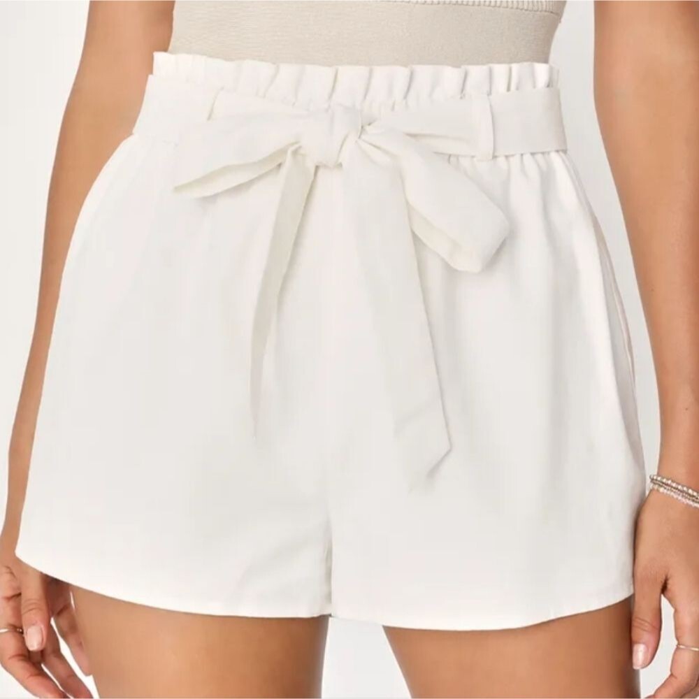 Lulus White Paperbag Waist High Rise Shorts with Tie Belt Size S
